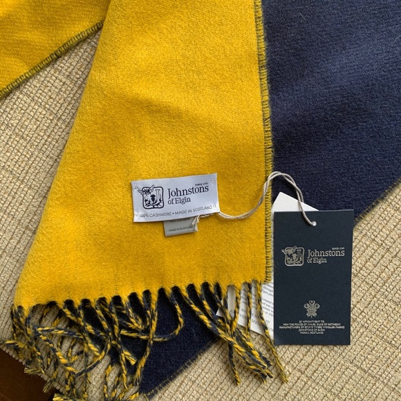 Johnstons of Elgin - cashmere scarf - Picture 2 of 2